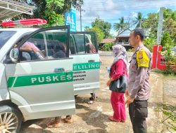Bentuk Kepedulian, Bhabinkamtibmas Jenguk dan Antar Warga ke Rumah Sakit