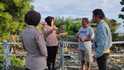 Sambangi Warga yang Sedang Beraktifitas, Kanit Binmas Polsek Pelabuhan Bajoe Beri Himbauan