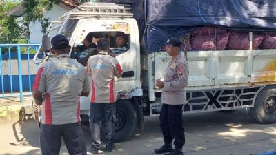 Bersama Karyawan PT. Jelma, Personel Polsek Pelabuhan Bajoe Lakukan Pemeriksaan