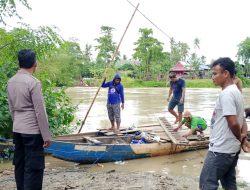 Personel Piket Mako Polsek Ajangale Pantau Terus Debit Air Sungai Wallannae