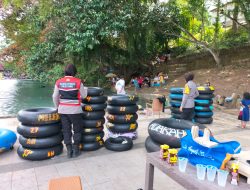 Personel Polwan Polsek Tellu Siattinge Memantau dan Mengamankan Objek Wisata