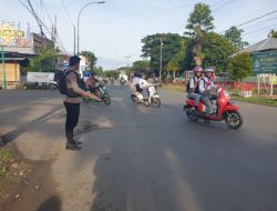 Samapta Laksanakan Pengaturan, Pastikan Kelancaran Arus Lalin Bagi Masyarakat di Pagi Hari