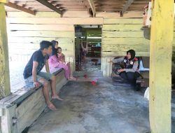 Turun ke Desa, Ibu Bhabin Membangun Citra Kepolisian Melalui Sambang