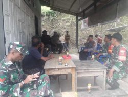 Kapolsek Patimpeng Bersama Babinsa Laksanakan Jumat Curhat Bersama Warga