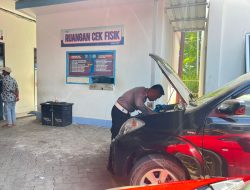 Anggota Sat Lantas Polres Bone Layani Wajib Pajak dengan Cek Fisik Kendaraan