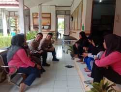 Kegiatan Jum’at Curhat, Personel Polsek Ponre Bersama Warga