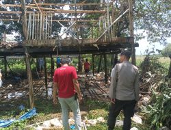 Gerak Cepat, Ka Spkt Bersama Kanit Rekrim Polsek Palakka Datangi TKP Kebakaran