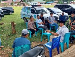 Kapolsek Cina Polres Bone Dengarkan Curahan Hati Masyarakat Melalui kegiatan Jum’at Curhat