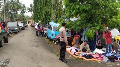 Pantau Kegiatan Pasar Mutiara, Kanit Sabhara Polsek Lamuru Lakukan Hal Ini