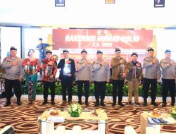 Penghargaan Kadivhumas Pada Saat Rakernis Humas Polri