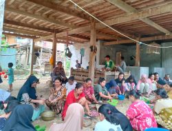 Jalin Silaturahim dengan Warga Sengengpalie, Wakapolsek Lamuru Lakukan Ini