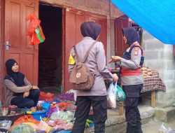 Berkunjung di Pasar Tokaseng, Ibu Polwan Sampaikan Ini ke Warga