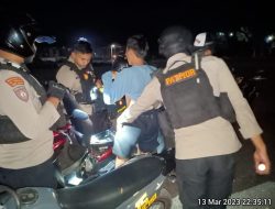 Unit Turjawali Lakukan Pemeriksaan kepada Pemuda yang Kedapatan Melanggar Aturan Berkendara