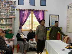 Dalam Rangka Mengantisipasi Hal yang Tidak di Inginka Saat Penyaluran PKH, Bhabinkamtibmas Lakukan Pengawalan