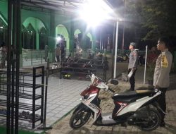Personel Polsek Kahu Polres Bone Laksanakan Pengamanan Sholat Tarawih Dimesjid Darur Rahman Palattae