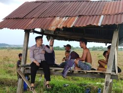 Dekatkan Diri dengan Warga Binaan, Bhabinkamtibmas Polsek Dua Boccoe Aktif Lakukan Sambang