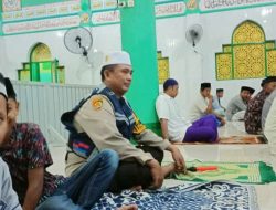 Bentuk Silahturahmi dengan Jama’ah Mesjid, Bhabinkamtibmas Polsek Bengo Shalat Tarawih Bersama Warga Binaan