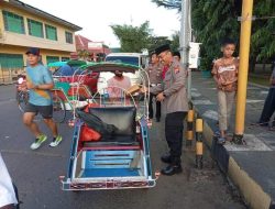 Akhir Ramdhan Kapolres Bone Bersama Komunitas Bontrac Berbagi di jalan