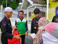 Bagikan 300 Paket Cinta untuk Buka Puasa Kolaborasi Brimob Bersama Bhayakari Brimob Bone dan BAZNAS