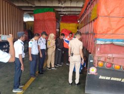 Bersama Stakeholders, Polsek Pelabuhan Bajoe Lakukan Pemeriksaan Kendaraan yang dimuat di Kapal Ferry