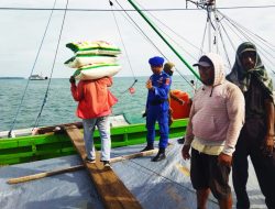 Aparat Kepolisian Tingkatkan Polmas Perairan di Pelabuhan Rakyat Bajoe. Ini Tujuannya