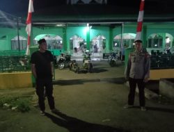 Personel Polsek Kahu Polres Bone Laksanakan Pengamanan Sholat Tarawih di Mesjid Darur Rahman Palattae