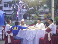 Gubernur Sulsel Berinteraksi Dengan Warga di Taman Callacu Sengkang