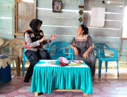 Sambang Desa, Aipda Suhati Meminta Masyarakat Mengutamakan Pendidikan Agama Dalam Keluarga