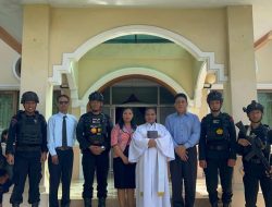 Beri Rasa Aman dan Nyaman Umat Kristiani Beribadah,ini Yang di Lakukan Brimob Bone