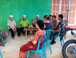 Kapolsek Cina Polres Bone Dengarkan Keluhan Masyarakat Melalui Giat Jumat Curhat