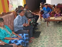 Bangun Sinergitas, Kapolsek Awangpone Bersama  TNI Jalin Silaturahmi dengan Warga Desa Unra