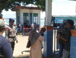 Satpolairud Polres Bone Ingatkan Hal Ini kepada Penumpang Ferry Saat Lakukan Polmas Perairan