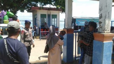 Satpolairud Polres Bone Ingatkan Hal Ini kepada Penumpang Ferry Saat Lakukan Polmas Perairan