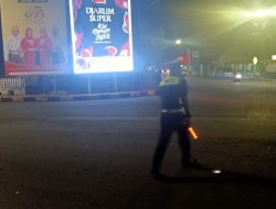 Lancarkan Aktifitas Masyarakat di Malam Hari, Satlantas Bone Gelar Pengaturan Lalu Lintas