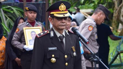 Wakapolres Bone Pimpin Upacara Pemakaman Kasi TIK Polres Bone Almarhum Aiptu Sudarmin