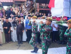 Bupati Bone Mewakili Keluarga Bersama Ratusan Masyarakat Lepas Jenasah Kakak Gubernur Sulsel