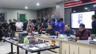 KAPOLDA SULSEL GELAR KONFERENSI PERS TERKAIT PENGUNGKAPAN SHABU DI KAMPUS UNM PARANG TAMBUNG