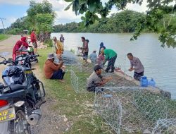 Lakukan Sambang di Wilayah Binaan, Bhabinkamtibmas Bantu Kegiatan Warga dan  Berikan Pesan Kamtibmas