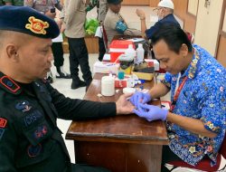 HUT Bhyangkara ke-77, Brimob Bone Sumbang Puluhan Kantong Darah di Mapolres Bone
