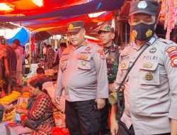 Kapolsek Sabbangparu Jelang Idul Adha , lakukan Patroli Pengamanan di Pasar Rakyat