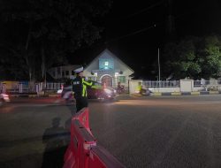 Padatnya Aktifitas Masyarakat di Malam Hari, Satlantas Bone Gelar Pengaturan Lalu Lintas