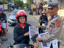 Sasar Penggunaan Jalan,Sat Lantas Polres Wajo Bagikan Brosur Delapan Prioritas Pelanggan Operasi Patuh Pallawa 2023