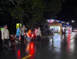 Bentuk Pelayanan Prima, Bhabinkamtibmas Hadir Pengamanan Pesta Pernikahan Desa Ulaweng Cinnong
