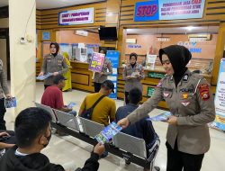 Hari Keempat Operasi Patuh 2023, Satlantas Polres Bone Bagi-bagi Brosur dan Stiker