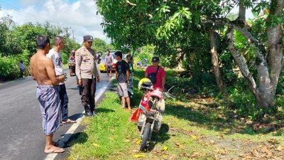 Respon Cepat, Anggota Piket Polsek Cina Polres Bone Datangi TKP Laka Lantas