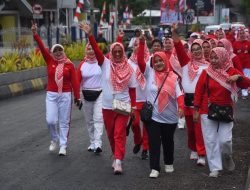 Sambut HUT RI ke 78 Persit Chandra Kirana Adakan Jalan Sehat Bersama