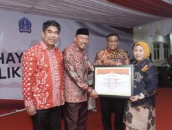 Dua Camat,42 Desa Mendapatkan Penghargaan Desa Mandiri , Bupati Bone Apresiasi Kadis PMD