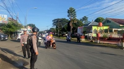 Lancarkan Aktifitas Masyarakat Dipagi Hari, Personel Samapta Rutin Lakukan Pengaturan