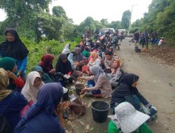 Ikut Nimbrung bersama Warganya, Ini Pesan Bhabinkamtibmas Aipda Andi Ikbal Rosani
