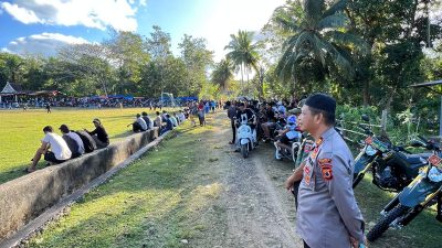 Kapolsek Lamuru Pimpin Anggotanya Pengamanan Pertandingan Sepak Bola Perayaan HUT RI